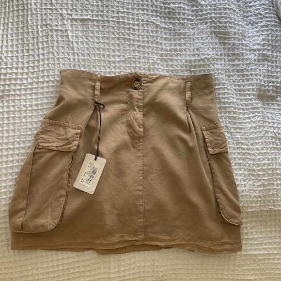 Mini cargo skirt. Size small - Picture 2 of 5